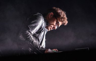 Phantogram - Sarah Barthel ve Josh Carter New York 'taki Madison Square Garden' da konser verdiler