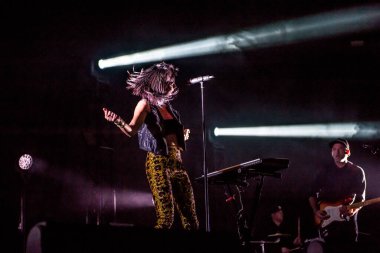 Phantogram - Sarah Barthel ve Josh Carter New York 'taki Madison Square Garden' da konser verdiler