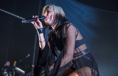 Phantogram - Sarah Barthel ve Josh Carter New York 'taki Hammerstein Balo Salonu' nda konser verdiler