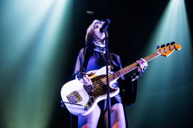 Phantogram - Sarah Barthel ve Josh Carter New York 'taki Hammerstein Balo Salonu' nda konser verdiler