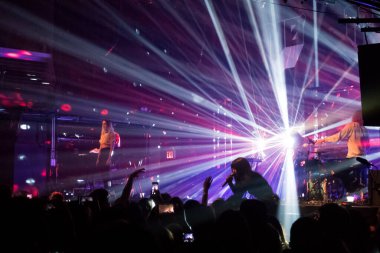 Mo, New York 'taki Terminal 5' te konserde.