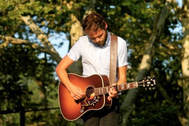 Yolcu - Mike Rosenberg New York 'taki Central Park Yaz Sahnesi' nde konser verdi