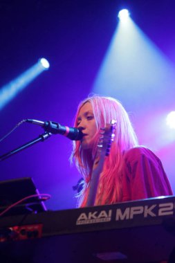 Şimdi, Bradley Hale ve Cacie Dalager Brooklyn 'deki Brooklyn Çelik' te konserdeler.