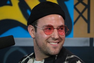 Morgxn Brooklyn 'de bir seans çekiyor.