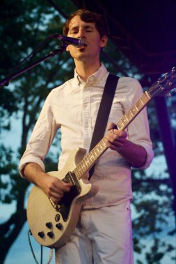 Neon Indian New York 'taki East River Park' ta konser verdi