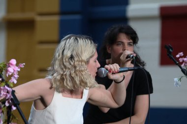Paltolular - Hana Elion ve JJ Mitchell Brooklyn 'den konserde