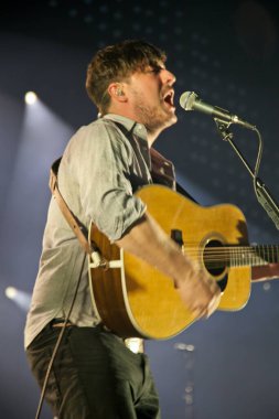 Mumford ve Oğulları Brooklyn 'deki Barclays Center' da konserde