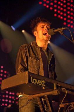 Mumford ve Oğulları Brooklyn 'deki Barclays Center' da konserde