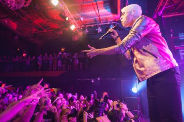 New York 'taki Irving Plaza' da konserde Neon Trees