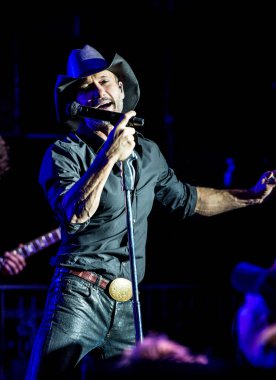 Tim McGraw, New York 'taki Edison Balo Salonu' nda konser veriyor.