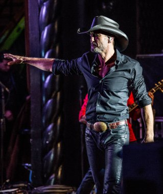 Tim McGraw, New York 'taki Edison Balo Salonu' nda konser veriyor.