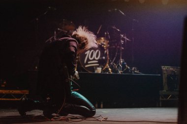 Hunna Londra 'daki Roundhouse' da konser veriyor.