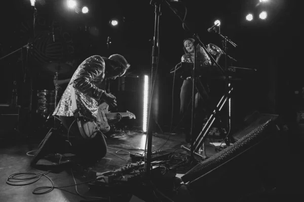 stock image Savoir Adore - Paul Hammer and Lauren Zettler in concert at The Knitting Factory