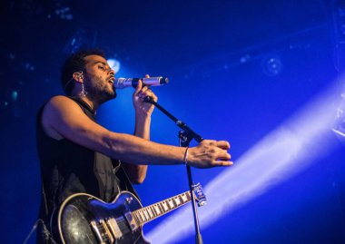 Twin Shadow, Williamsburg Music Hall 'da konser verdi.
