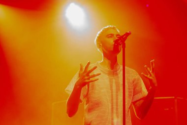 Yıllar ve Yıllar - Olly Alexander New York 'taki Terminal 5' te konser verdi