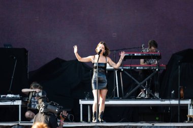 Amerikalı şarkıcı-söz yazarı Maren Morris Boston Calling konserinde