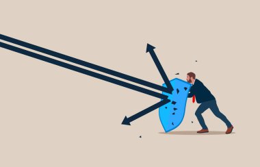 İşadamı yatırımcı oklardan korumak için kalkanı tutuyor. Enflasyonla ya da ekonomik durgunlukla mücadele etmek, zenginliği krizden korumak, faiz artırımı için güvenlik, sigorta. Düz vektör illüstrasyonu.