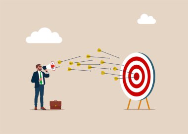 Hedef ve iş adamı ile iş konsepti megafon ve oklarla