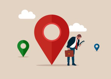  Harita konumu olan büyüteçle iş adamı araması. Düz biçimli modern vektör illüstrasyonu