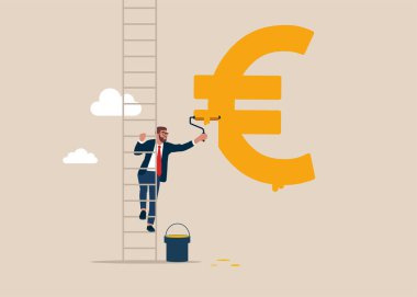 İnsan, avro sembolü çizmek için merdivenleri tırmanır. Genç işadamı sarı boya ve yakın plan bir fırçayla resim çiziyor.. 