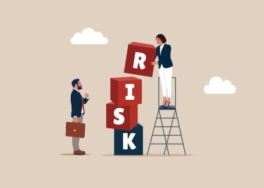 Kız, içinde RISK geçen kübik yığın piramidi topluyor. Sorun çözülüyor. Düz vektör illüstrasyonu