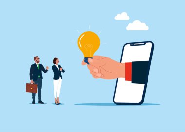 Bağlanmak için elinde bir ampul tutuyor. Başarılı olmak için birlikte çalışıyoruz. Düz vektör illüstrasyonu