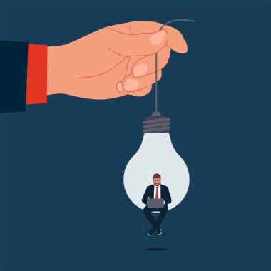 Büyük el ampulü tutar. Programcı ampulde dizüstü bilgisayarla oturuyor. Düz vektör illüstrasyonu