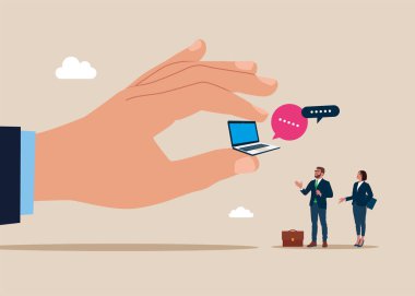 Minik dizüstü bilgisayarı tutan dev bir el. Modern yaşam tarzı. İletişim, e-posta, sohbet, çevrimiçi kaydırmalı sosyal ağlar. Düz vektör illüstrasyonu.