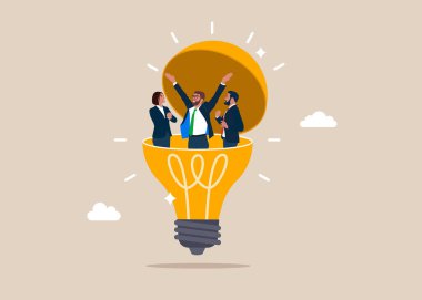 İş adamlarını görmek için ampulü açın. İş adamları sevinçten havalara uçuyor. Vektör illüstrasyonu.