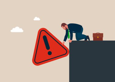 Tepede ağır bir ünlem işareti olan bir iş adamı. Olay yönetimi, kök nedeni analizi ya da problem çözme, riski tanımla. Düz vektör illüstrasyonu