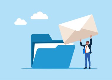 İş adamı, açık bir klasörden bir zarf alır. Modern teknolojiyi, web korumasını kullanarak çalışmak. Vektör illüstrasyonu