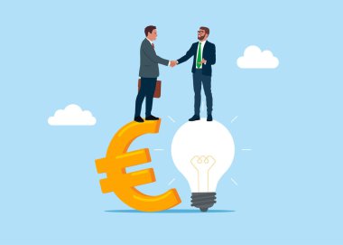 Girişimci ampul fikri lambası üzerinde duruyor ve Avrupa işadamlarıyla el sıkışıyor. Fikir sunumu, bağış toplama ve risk sermayesi, iş veya birleşme anlaşması konsepti. Vektör