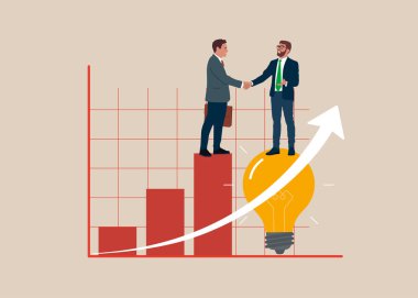 Ampul fikri üzerinde duran iş adamı yükselen kar büyüme grafiğiyle el sıkışıyor. Yatırım kar artışı, mali danışman. Zengin olmak için para kazanmak, geliri artırmak için..