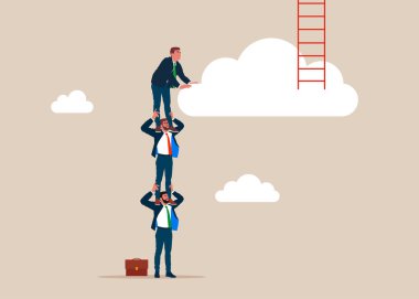 Çalışanlar birbirlerini omuzlarında taşıyorlar. İş adamı, buluta çıkan bir merdivene bakar. İş fırsatı için başarı basamağı. İş kavramı bir merdiven şirketi başarısı. Vektör.