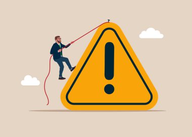 İş konsepti, şirket başarısı, kariyer yolu. İşadamı ünlem işaretinin tepesine tırmanır. Olay yönetimi, kök nedeni analizi ya da problem çözme. Vektör