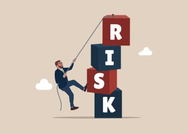 İşadamı RISK sözcüğüyle küpün tepesine tırmandı. Risk yönetimi, kontrol ya da yatırım yaparken para kaybetmek. Düz vektör illüstrasyonu