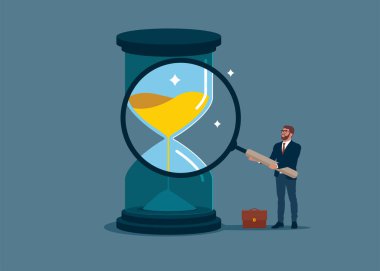 Kum saatine bakan iş adamı büyüteçle optimizasyonu, izlemeyi, görev yönetimini, iş planlamasını, verimliliği analiz ediyor. Düz vektör illüstrasyonu