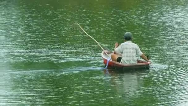 Рибалки Використовують Човни Риболовлі Озері Таїланді Використовуючи Свої Сіті Щоб — стокове відео