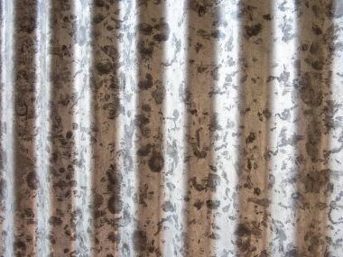 Çinko çatı örtüsü hem ticari hem de konut mimarisinin önemli bir çatı örtüsüdür. Yağmur suyu sızıntısını ve diğer sorunları önlemek için yönetime ek olarak profesyonel bir kaynaktır