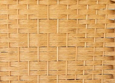 Örülmüş bambu arka planı, karmaşık desenleri ve toprak tonlarıyla doğal güzellik ve egzotik cazibe hissi getiriyor. Görsel olarak büyüleyici bir zemin oluşturuyor. İç tasarımda kullanılıp kullanılmayacağı, 