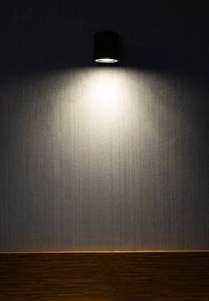 Wooden Table Stood Gracefully Backdrop Soothing Gray Background Exuding Sense — Stock Photo, Image