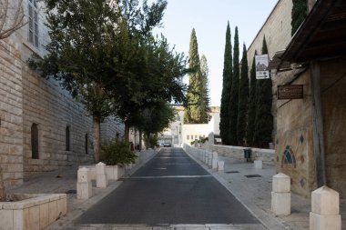 Nasıra, İsrail - 16 Ağustos 2021: Nasıra 'nın güzel sokakları. Yüksek kalite fotoğraf