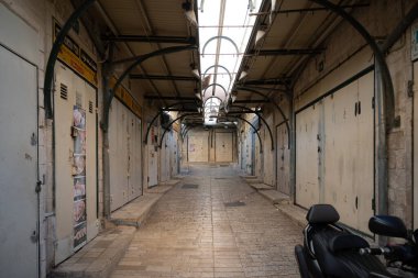 Nasıra, İsrail - 16 Ağustos 2021: Nasıra 'da kapalı pazar. Yüksek kalite fotoğraf