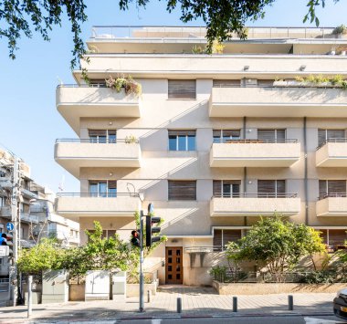 Tel Aviv, İsrail - 27 Aralık 2022: Rothschild Bulvarı 'ndaki Bauhaus binası yenilendi. Yüksek kalite fotoğraf