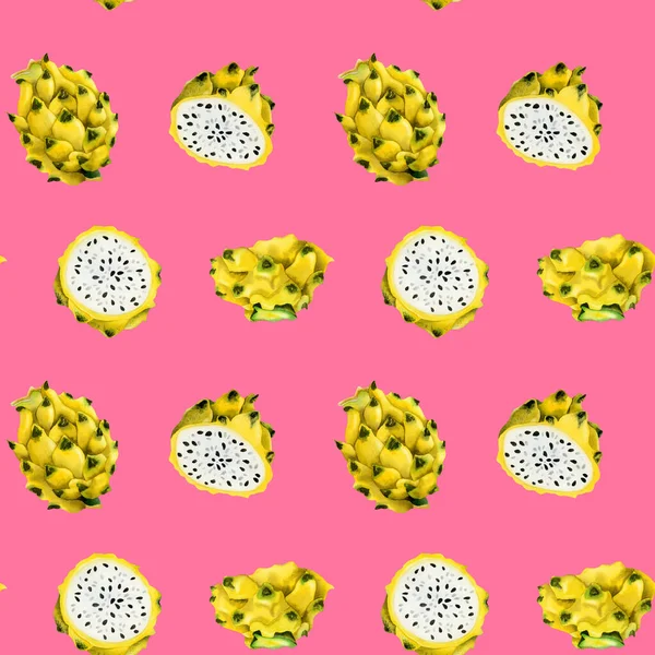 黄色のドラゴンフルーツのスライスとおいしいピンクの背景に全体のピタヤシームレスなパターン 夏のメニュー 熱帯エキゾチックなデザインのための手描きイラスト — ストック写真