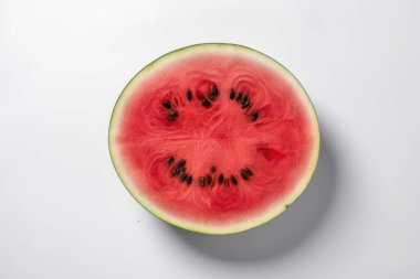 İzole edilmiş beyaz bir zemin üzerinde karpuz, taze lezzetli meyve. Yüksek kaliteli fotoğraf.