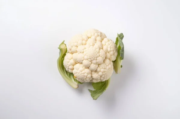 Karfiol Fehér Elszigetelt Háttérrel Friss Ízletes Zöldségek Friss Összetevők Főzés — Stock Fotó