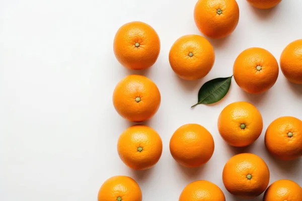 オレンジは白い背景に隔離され 新鮮なおいしい果物 高品質の写真 ロイヤリティフリーのストック写真