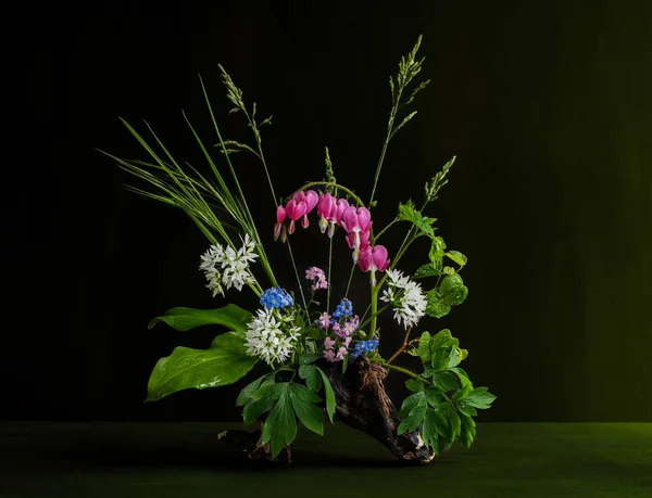 Zusammensetzung Der Blumen Romantischer Strauß Ikebana Frühling Blumen Myosotis Llium — Stockfoto