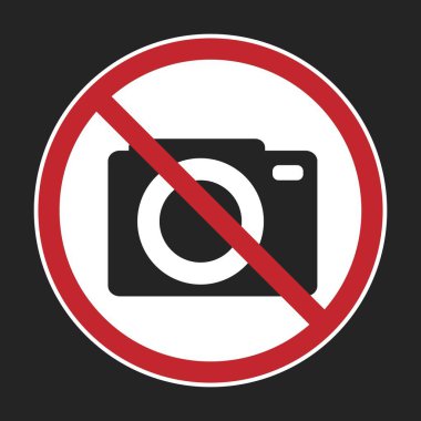 İzole edilmiş yasak işareti. Kameraya izin verilmiyor. Yuvarlak kameralı kırmızı ışıkta fotoğraf çekilmiyor.